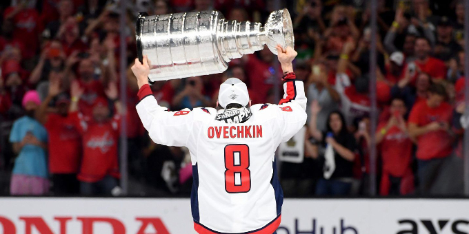 НХЛ | Охранник Кубка Стэнли: "Трофей нельзя поднимать над головой"