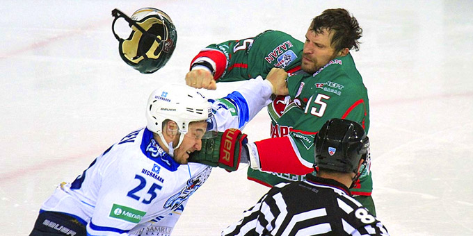 Александр Свитов, дравшийся с Дамиром Рыспаевым, вернулся в хоккей