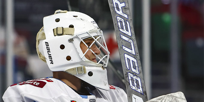 Андрей Шутов одержал победу в дебютном матче в КХЛ