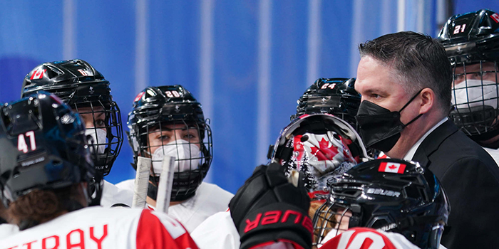 Наставник женской сборной Канады: "Мы решили снять её с матча ради безопасности"