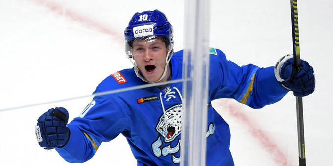 Никита Михайлис назван лучшим хоккеистом Казахстана