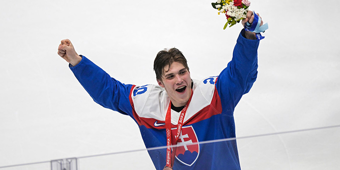 Первый номер драфта НХЛ-2022 Юрай Слафковски станет соперником сборной Казахстана на чемпионате мира