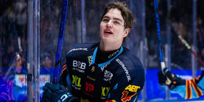 Шведский нападающий Антон Фронделль выбран "Чикаго" под третьим номером драфта НХЛ