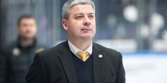 Леонид Тамбиев: "В такой игре важно, кто забросит первую шайбу"