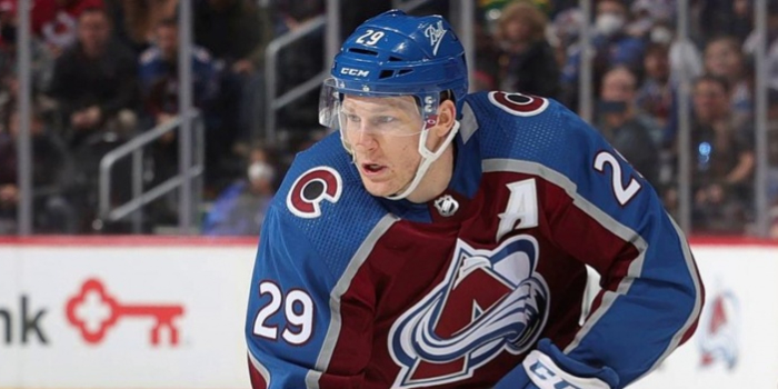 Натан Маккиннон стал лучшим снайпером в истории "Колорадо"