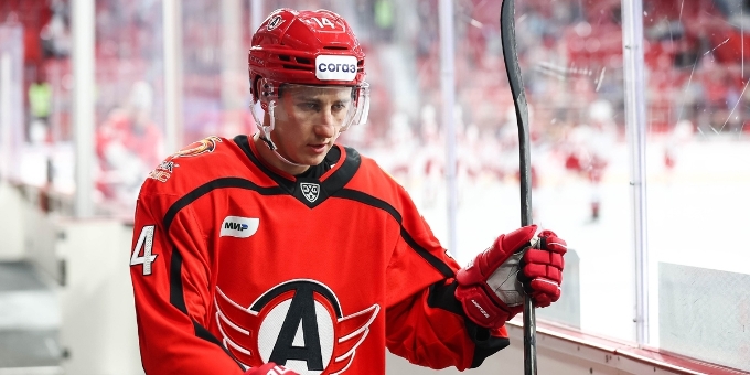 Экс-нападающий "Барыса" покинул "Автомобилист"